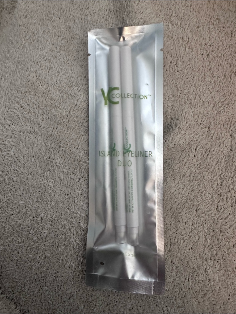 VC Collection Island Eyeliner Duo — White Dual-Ended Eyeliners